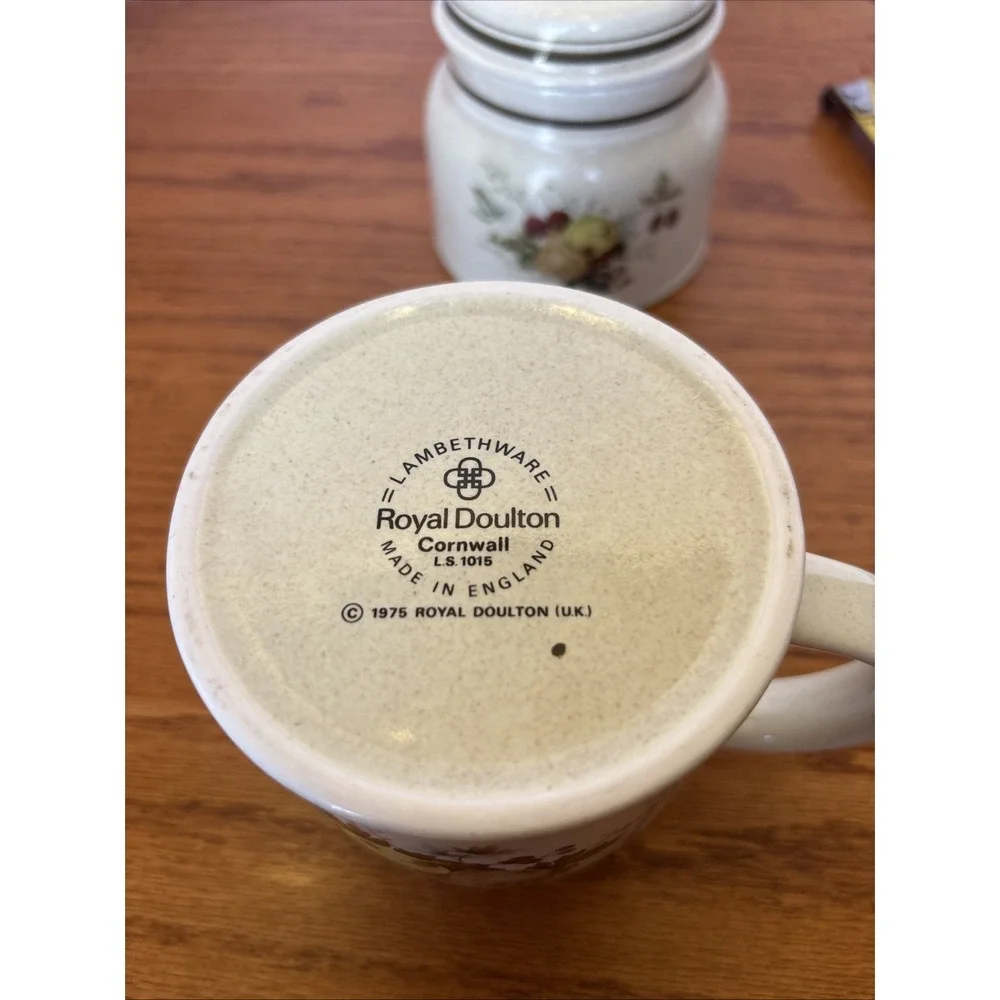 Royal Doulton ENGLAND- CORNWALL LS1015 Lambeth 12 oz 4 1/4